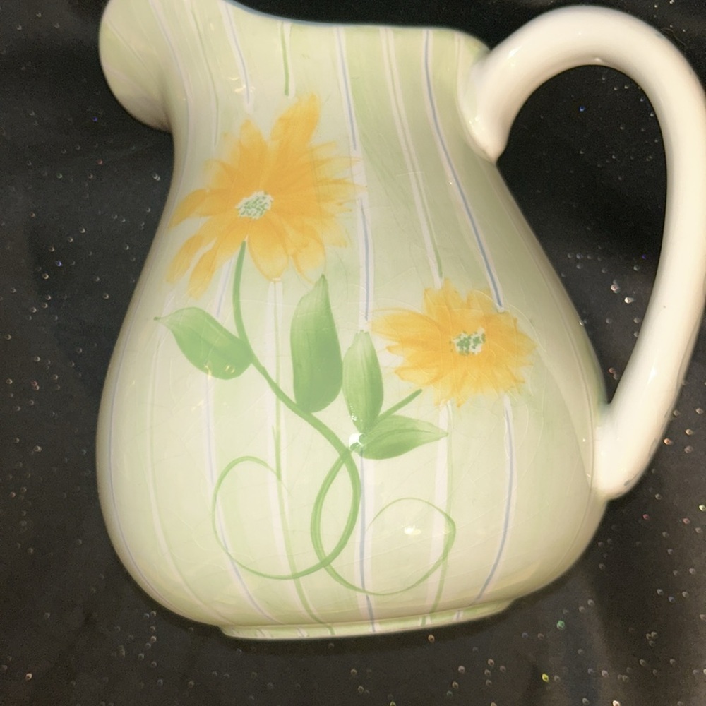 Flowered 🌼 Pitcher - Picture 2 of 10